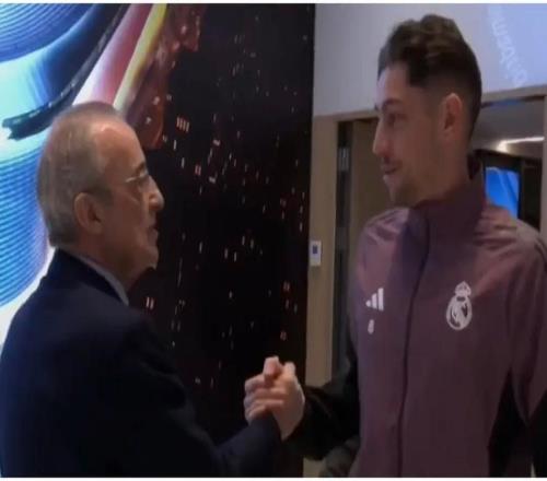 弗洛倫蒂諾在賽前接見皇馬球員，并稱贊巴爾韋德在歐冠的表現