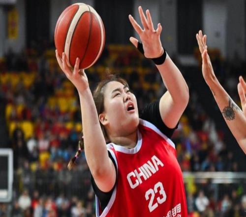 6投1中，得2分！女籃頂級中鋒連續(xù)低迷，球迷：不如劉禹彤