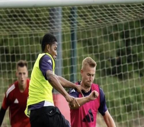 記者：德利赫特多次復(fù)出失敗，傷病反復(fù)導(dǎo)致背部傷勢(shì)加重