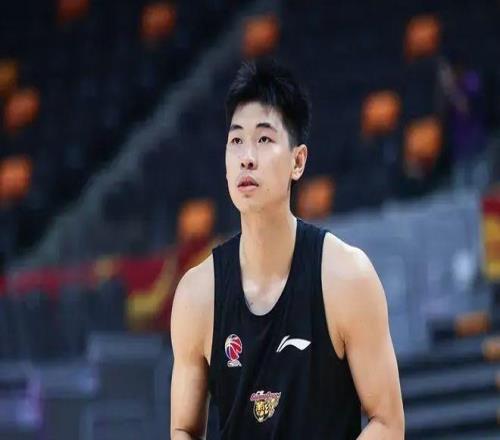 广东VS辽篮凶多吉少!崔永熙回归首秀,杜锋要弃用“混子”外援