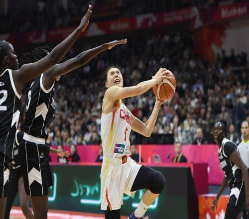 大場面還得靠老將穩(wěn)軍心，王思雨17分率中國女籃力克南蘇丹