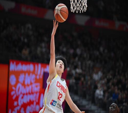 14分3板！她是國(guó)家隊(duì)一年級(jí)新生，敢打敢拼，有望成苗立杰接班人