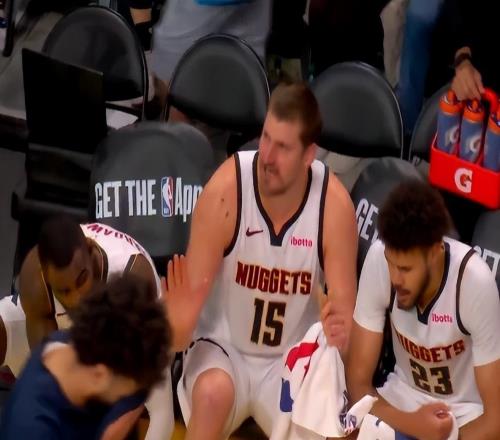 末節(jié)+加時(shí)5中1還被艾頓大帽！約基奇191次三雙吞恥辱板凳席發(fā)怒