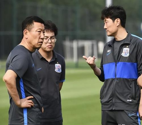 他是上海申花功臣,帮球队3夺足协杯冠军,甘当助教20年不抢风头