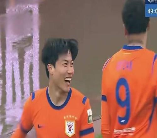 一場(chǎng)21！中超巔峰對(duì)決：山東泰山擊敗北京國(guó)安，克雷桑頭球絕殺