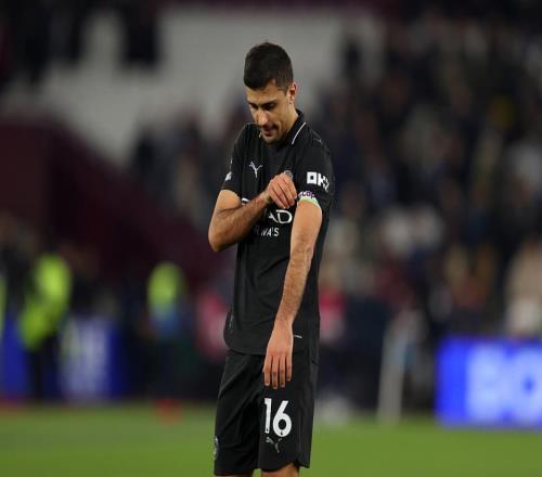 曼城崩盘!近4场仅1胜+被保级2队逼平落后9分:英超夺冠概率剩2%