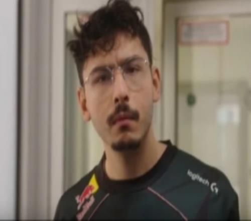 G2分享隊(duì)員賽前整活：兄弟們認(rèn)真點(diǎn)，這不是度假