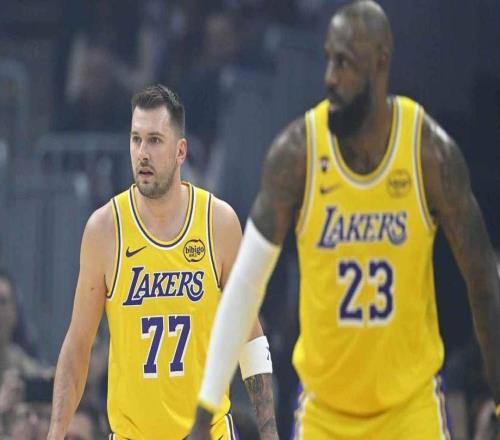 詹姆斯在东契奇加时赛绝杀掘金队后,称赞他是“一代传奇”