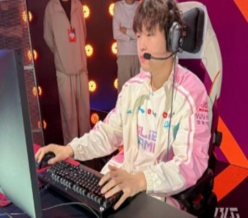 BLG分享選手賽前調(diào)試返圖：一觸即發(fā)，只待開(kāi)場(chǎng)！