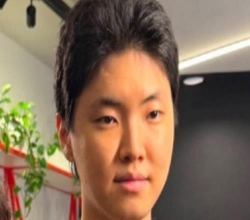 LCK主持志宣曬出Chovy最新發(fā)型：我注意到他的頭發(fā)忍不住笑了