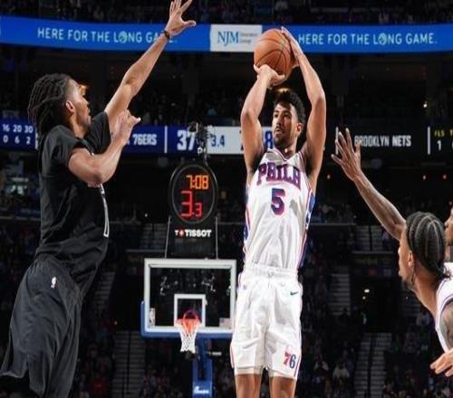 格里姆斯28+8埃奇庫姆16+776人主場力克籃網(wǎng)