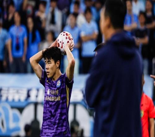 意外津門虎成了中超保級(jí)熱門，開局連戰(zhàn)不勝，還提前被扣除十分