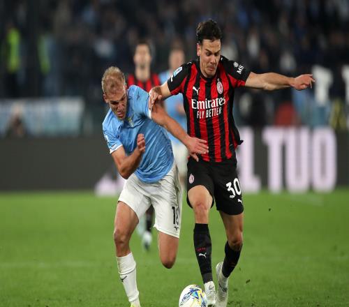 此前9勝5平，米蘭不敵拉齊奧后聯(lián)賽14場客場不敗被終結(jié)