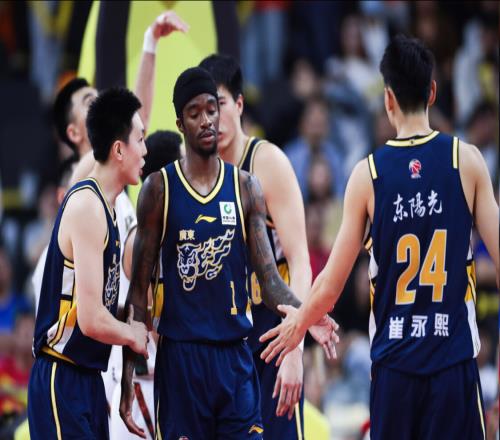 廣東所有本土球員得分總和不到薩姆納一半，球迷：都被杜鋒罵傻了