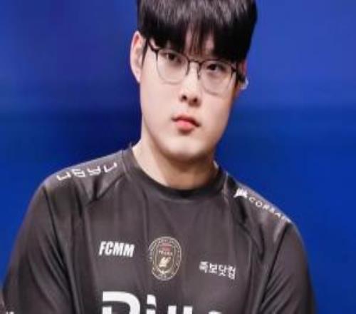 VicLa賽前曾稱：對(duì)陣Knight不會(huì)感到壓力因?yàn)樵贚CK一直與傳奇交手！