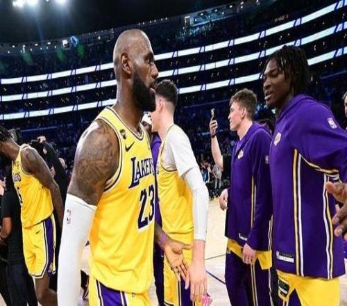 詹姆斯谈鱼跃救球:那个回合很关键所以我就扑向了皮球