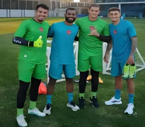 他上賽季都沒資格進(jìn)魯能二隊(duì)，如今卻被鄭智重用，連續(xù)出戰(zhàn)中超