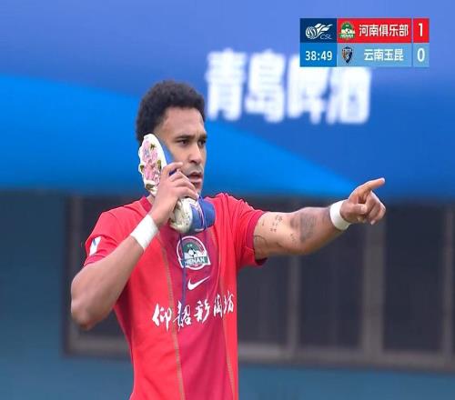 河南鋒無力隱現(xiàn)5次得分機(jī)會浪費(fèi)4次，姆布拉中超首球仍差強(qiáng)人意