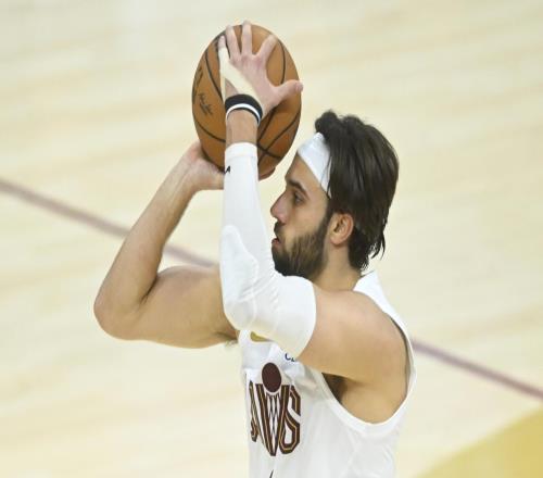 騎士輸獨(dú)行俠后！3個(gè)沒(méi)想到，1短板放大，基德有東西，1人成亮點(diǎn)