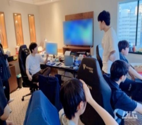 BLG分享队员训练返图:摒除杂念,认真练习!