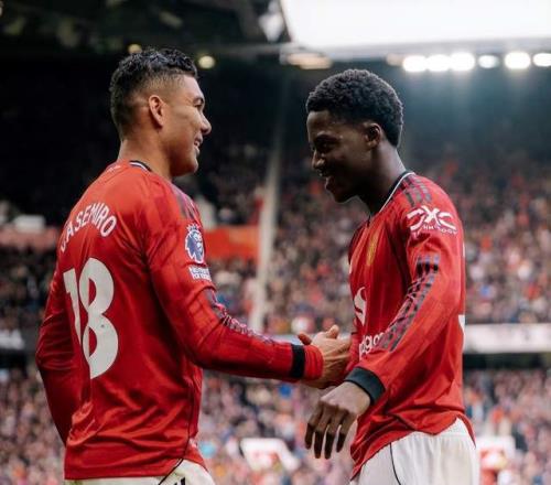 合同僅剩3個(gè)月曼聯(lián)愿續(xù)約34歲胖虎球迷高喊“再踢1年”挽留