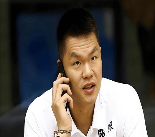 廣東早報(bào)！杜鋒職位變動(dòng)，徐杰指出球隊(duì)問題，朱芳雨加速換外援