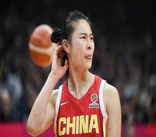 中國女籃晉級世界杯，12人大名單將整改，3人將被放棄，1人是老將