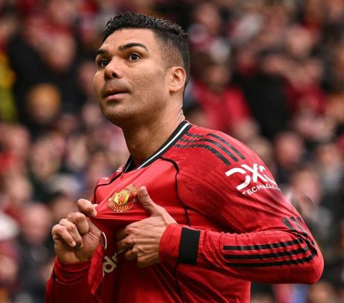 曼联主场7万人高呼卡塞米罗再踢1年!表现越好越难留队,拉爵无情