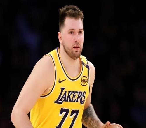 湖人展最佳形態(tài)！東契奇穩(wěn)得分，2首發(fā)防守蛻變，另2將成關(guān)鍵先生