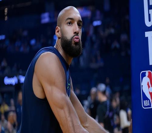 近段時(shí)間狀態(tài)很不理想！森林狼內(nèi)線大閘在場(chǎng)上簡(jiǎn)直是被各種針對(duì)