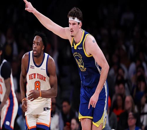 攻防兩端的表現(xiàn)都非常出色，勇士?jī)?nèi)線新星難得打出了全能型的表現(xiàn)