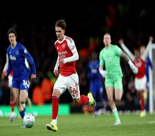 懸念終！又見(jiàn)銀鞍照白馬，道曼颯沓如流星，槍手的英超冠軍穩(wěn)了