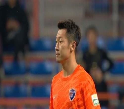 泰山全靠同行襯托，談爭(zhēng)冠太早下輪攻克魔鬼主場(chǎng)克雷桑沖擊石柯