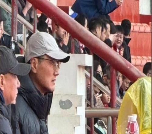 大河报:国足主帅邵佳一现场观战河南vs云南,考察球员表现