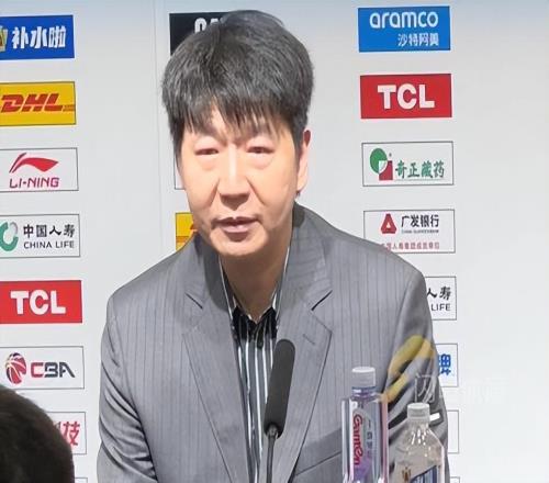 媒體點(diǎn)贊邱彪暗批杜鋒：有些教練只批評(píng)球隊(duì)，主要原因一點(diǎn)都不提