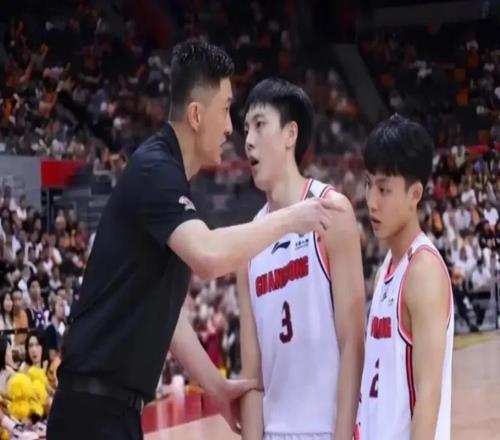 廣東本土球員得分不及薩姆納一半，球迷吐槽，杜鋒該反思執(zhí)教