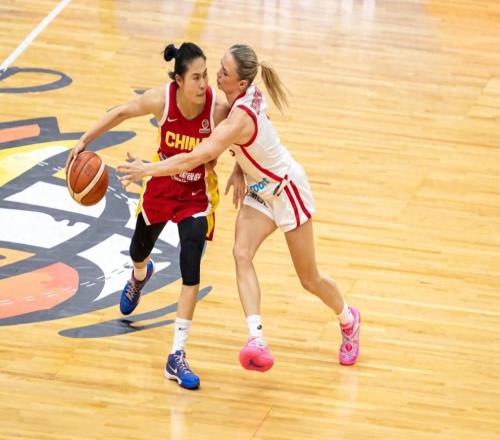 宮魯鳴說(shuō)出中國(guó)女籃最大問(wèn)題！24歲小將喊話，這2點(diǎn)我們必須要改