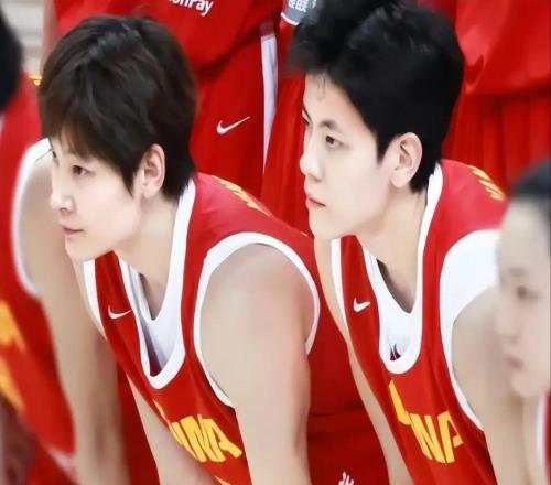 場均10+5！女籃新隊長揚(yáng)言要當(dāng)領(lǐng)袖，球迷不買賬：只能算個偏將