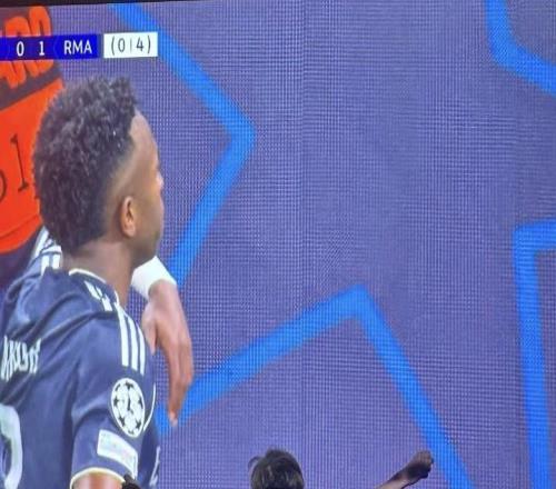 心系老東家，貝爾與兒子一同觀戰(zhàn)曼城vs皇馬并曬出兒子慶祝照