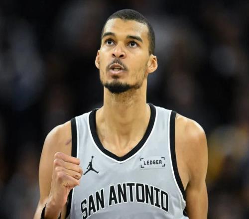 41次助攻！25記三分球！馬刺刷新隊(duì)史紀(jì)錄，文班亞馬放狠話