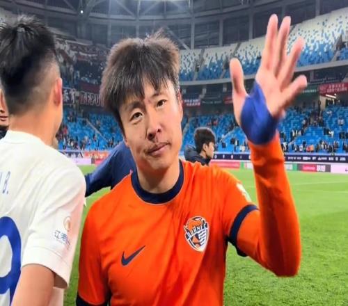 記者：本輪海牛vs浙江賽前，海牛將為前國腳鄭龍舉辦退役儀式