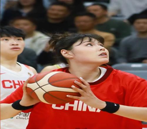 連續(xù)多場(chǎng)表現(xiàn)糟糕，李月汝曝與宮魯鳴發(fā)生分歧：我打得不太高興