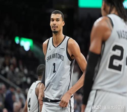 快船115119馬刺！文班把話挑明，加蘭有好有壞，倫納德出好消息