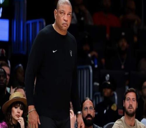 沒暫停卻挑戰(zhàn)！里弗斯親手葬送比賽！全場鴉雀無聲，真該退役了