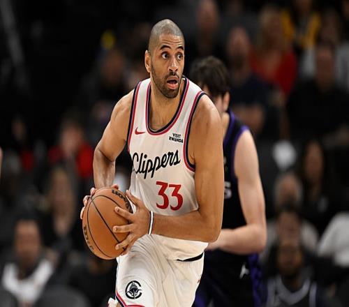 莫名其妙的安排，從任何角度快船都不應該讓他留在輪換陣容中了