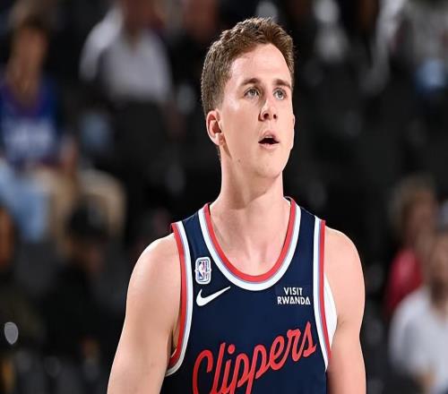 狀態(tài)比較一般，但快船后場(chǎng)新援在發(fā)展聯(lián)盟的表現(xiàn)還是比較穩(wěn)定的