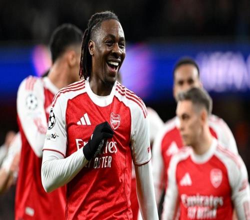 比肩沃爾科特，埃澤單賽季歐冠、英超、英聯(lián)杯和足總杯都進(jìn)球