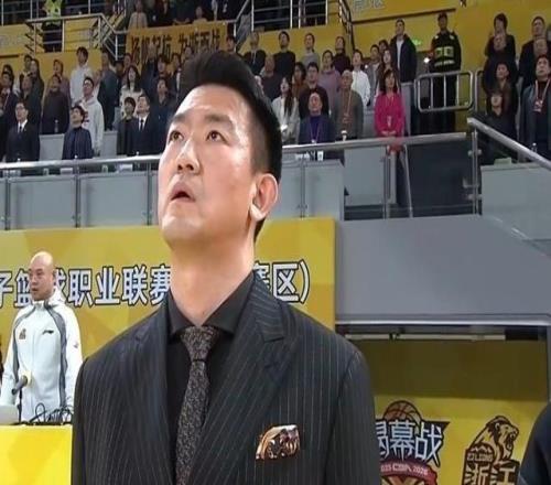 胡金秋談傷?。何易鳛殛犻L要以身作則老隊員得起到帶頭作用