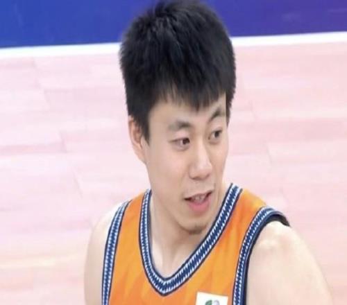 張鎮(zhèn)麟：連勝歸功于大家心態(tài)平穩(wěn)，戰(zhàn)山東要讓克里斯遠離籃筐