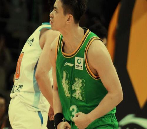 隊(duì)長(zhǎng)23+2+3力挽狂瀾！小手13+4功不可沒(méi)，遼籃6連勝，廣州隊(duì)4連敗